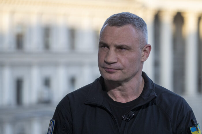 Віталій Кличко привітав випускників та педагогів столичних шкіл зі святом Останнього дзвоника